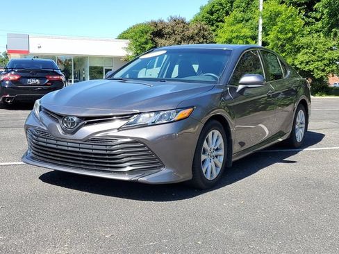 Used 2019 Toyota Camry LE FWD image 2