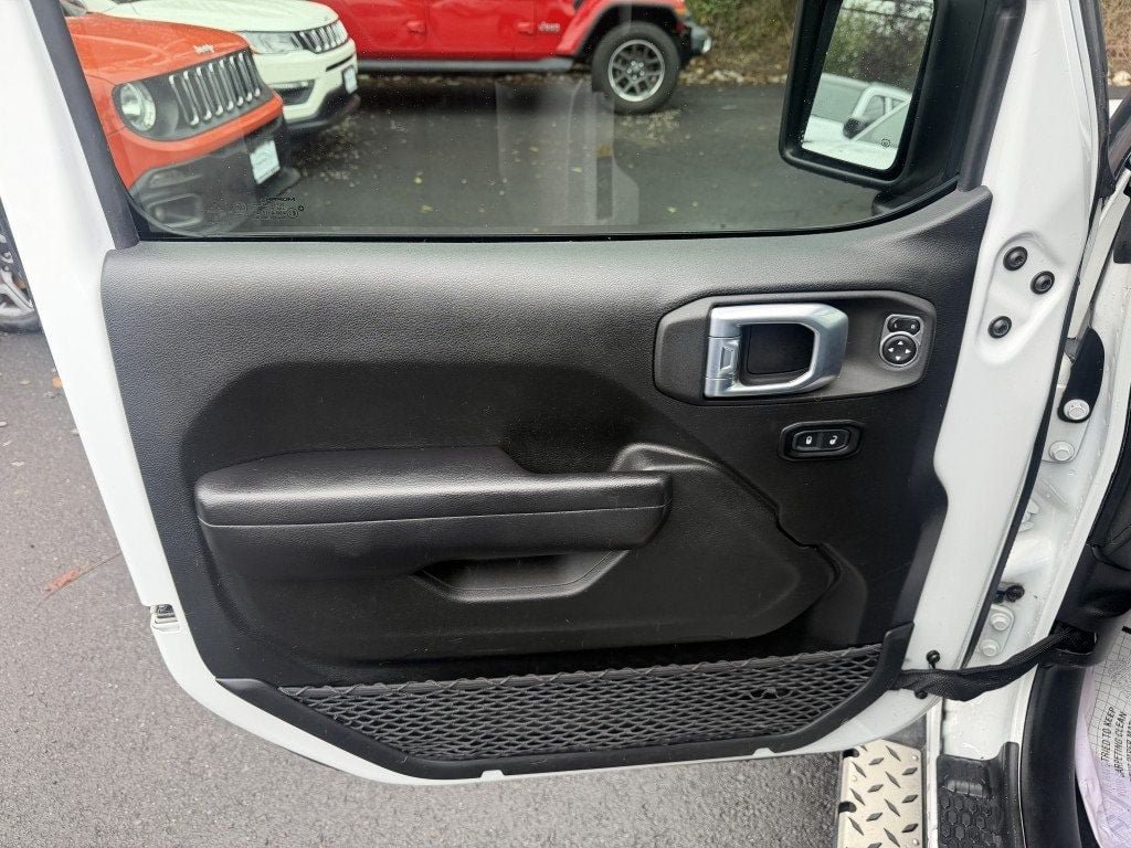 Used 2021 Jeep Wrangler Sport AWD/4WD image 12