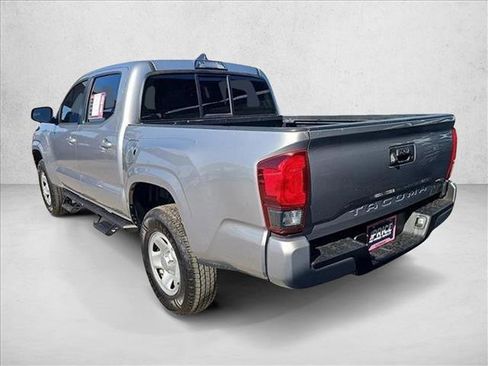 Used 2018 Toyota Tacoma SR image 3
