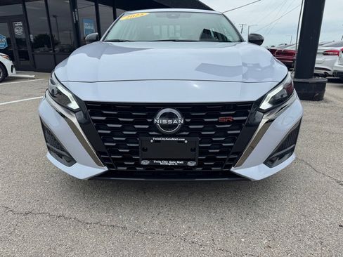 Used 2025 Nissan Altima 2.5 SR FWD image 3