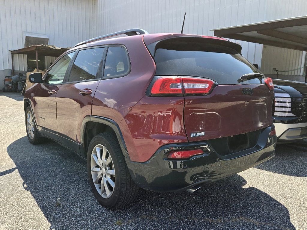 Used 2018 Jeep Cherokee Latitude FWD image 3