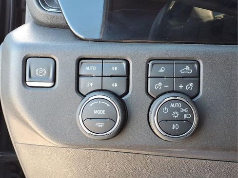 Used 2023 Chevrolet Silverado 1500 ZR2 image 18