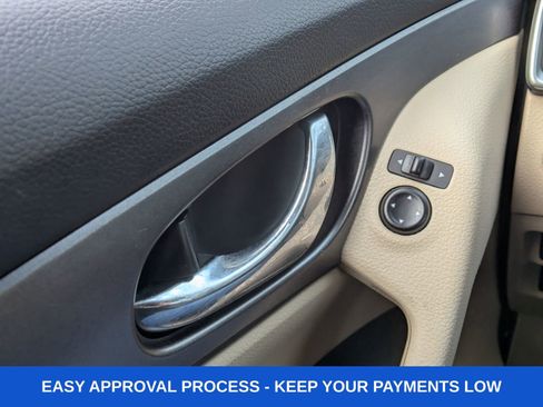 Used 2016 Nissan Rogue SV w/ SV Premium Package image 37