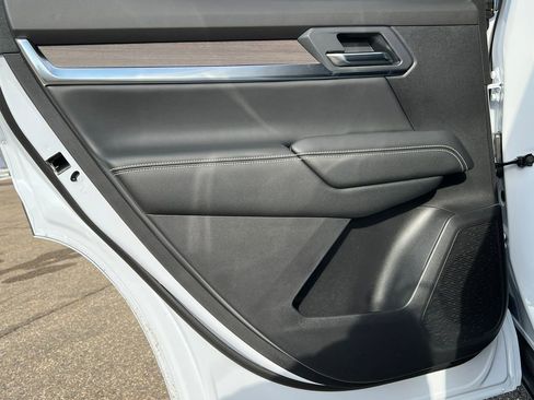 New 2026 GMC Terrain Denali w/ LPO, Floor Liner Package image 32