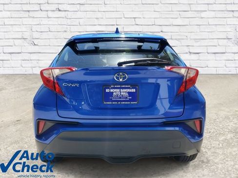 Used 2019 Toyota C-HR XLE FWD image 3