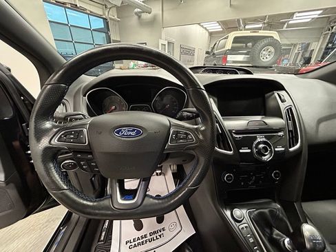 Used 2017 Ford Focus RS AWD/4WD image 9