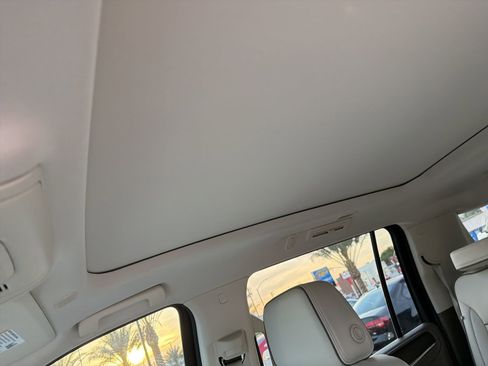 Used 2023 GMC Yukon XL Denali image 10