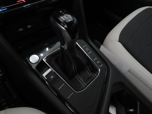 New 2025 Volkswagen Taos SE image 17