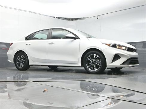 Used 2024 Kia Forte LXS image 37