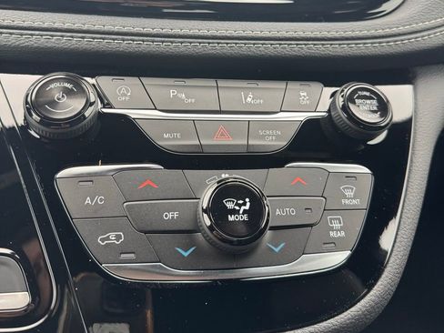 New 2026 Chrysler Pacifica Select image 23