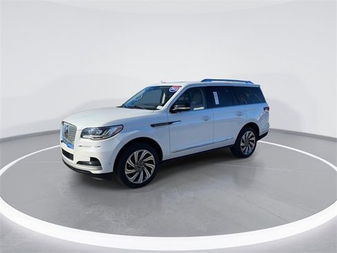Used 2023 Lincoln Navigator Reserve image 3