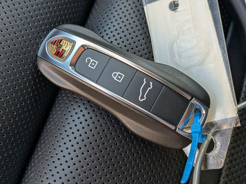 Certified 2025 Porsche Cayenne Coupe AWD/4WD image 40