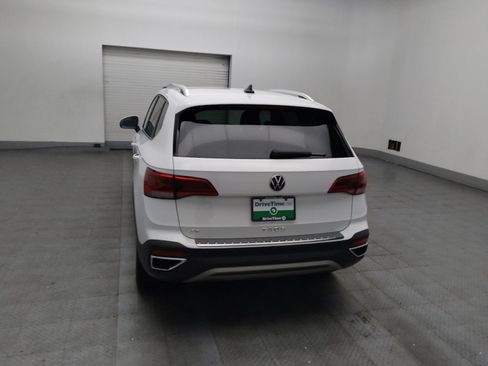 Used 2022 Volkswagen Taos SE FWD image 6
