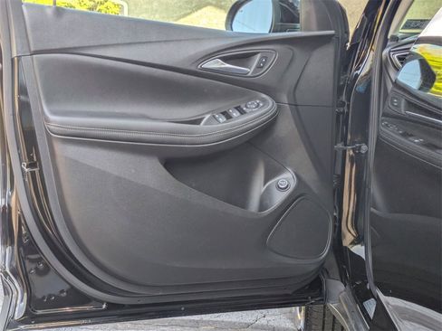 Used 2022 Buick Encore GX Select image 10