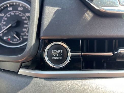 Used 2024 Mitsubishi Outlander SE image 20