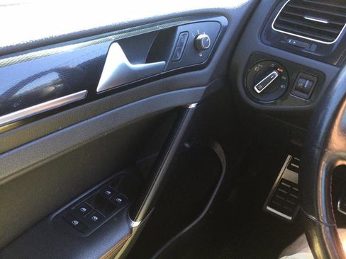 Used 2017 Volkswagen GTI SE image 17