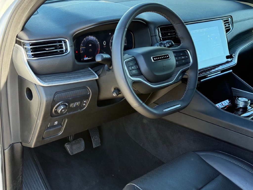 Used 2024 Jeep Wagoneer Series II w/ Flexible Seating Group RWD image 8