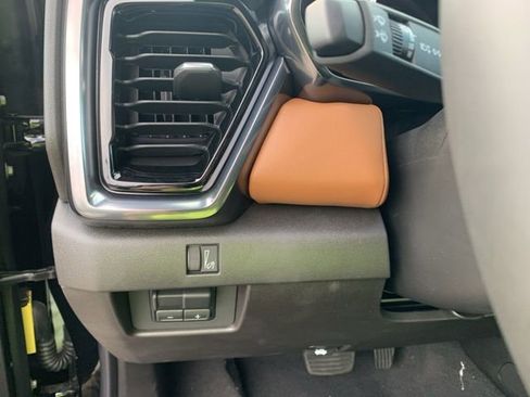 New 2025 GMC Canyon AT4 image 17