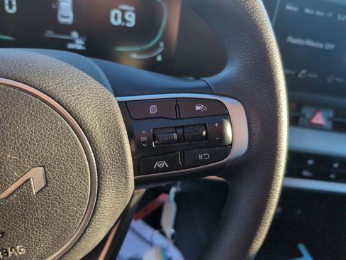 Used 2023 Kia Sportage LX image 18