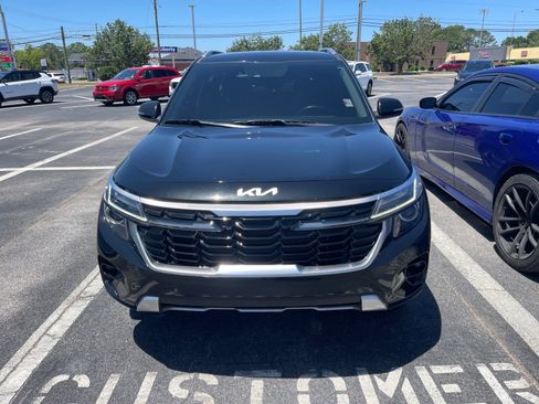 Used 2025 Kia Seltos S FWD image 2