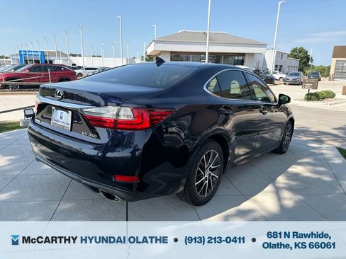 Used 2016 Lexus ES 350 w/ Luxury Package w/Wood Trim FWD image 13