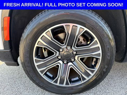 Used 2023 Jeep Wagoneer 4WD w/ Premium Group I image 32