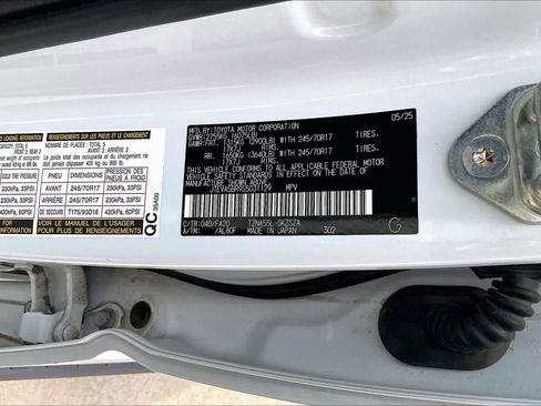 Used 2025 Toyota 4Runner SR5 AWD/4WD image 36