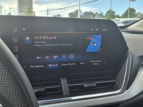 Used 2025 Chevrolet Trax LT FWD image 31