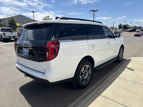 Used 2025 Ford Expedition Active AWD/4WD image 8
