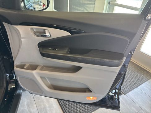 Used 2018 Honda Pilot Elite image 45
