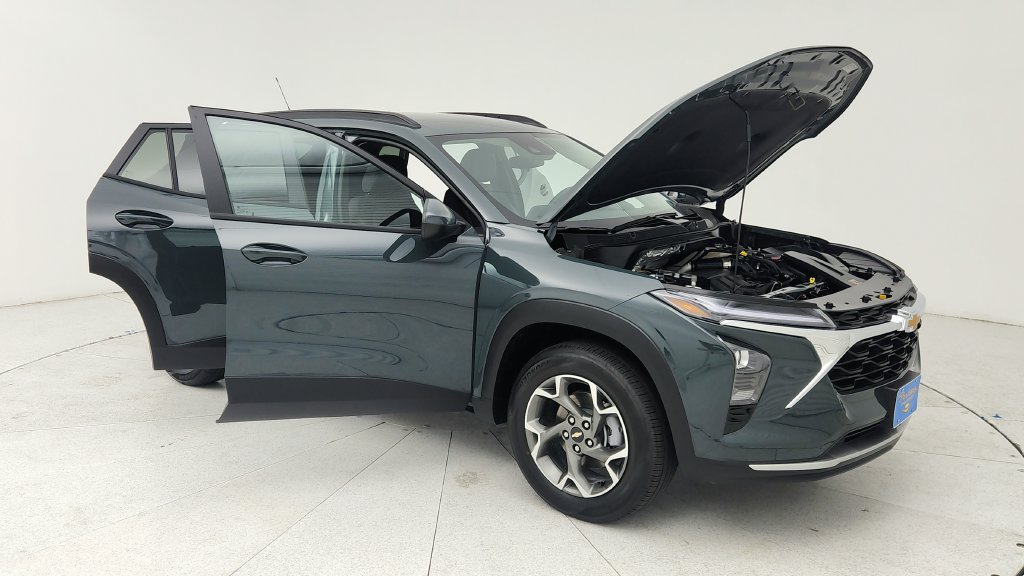 Used 2026 Chevrolet Trax LT FWD image 9