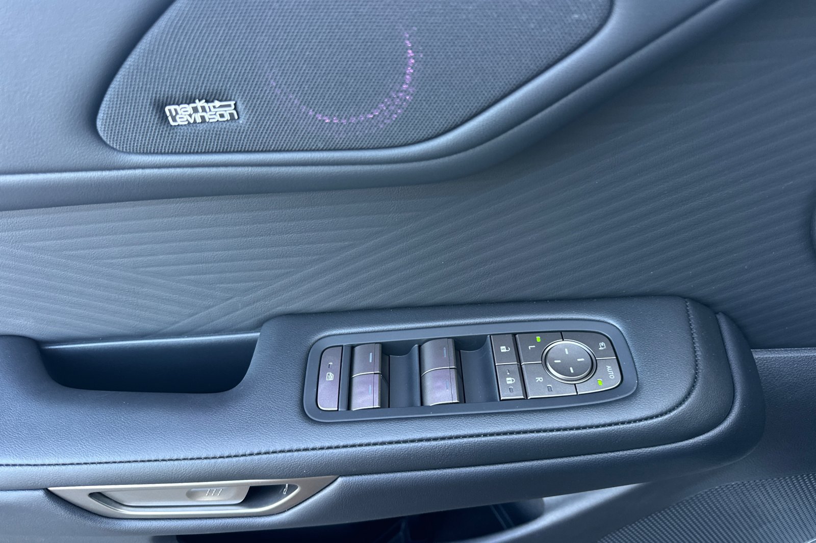 New 2026 Lexus ES 350h w/ Cold Area Package FWD image 8