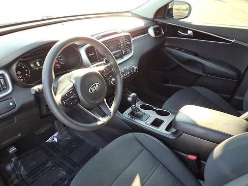 Used 2017 Kia Sorento FWD image 13