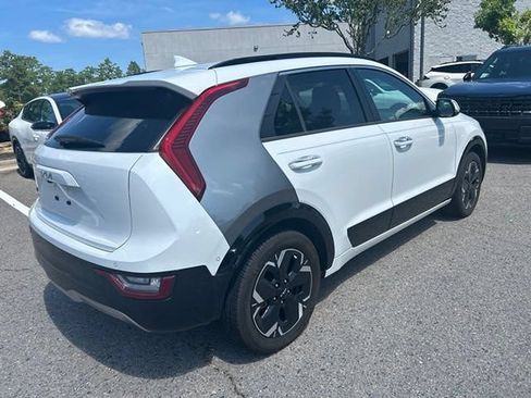 Used 2023 Kia Niro Wave FWD image 3
