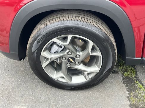 Used 2025 Chevrolet Trax LT w/ LT Convenience Package image 23