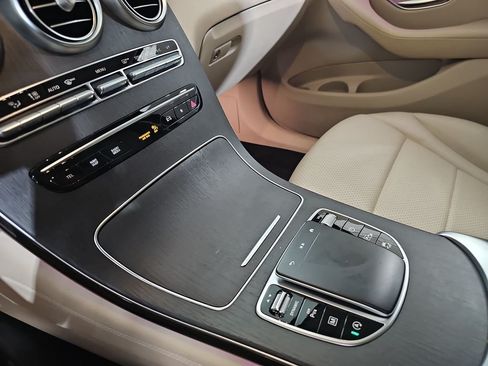 Used 2021 Mercedes-Benz GLC 300 4MATIC image 27