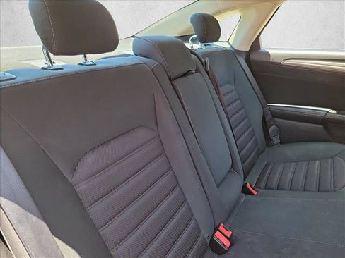 Used 2018 Ford Fusion SE FWD image 13