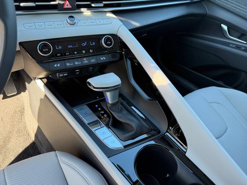 New 2025 Hyundai Elantra Limited image 13