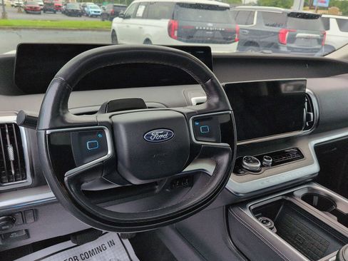 Certified 2025 Ford Expedition Max Platinum w/ Driver's Package AWD/4WD image 12