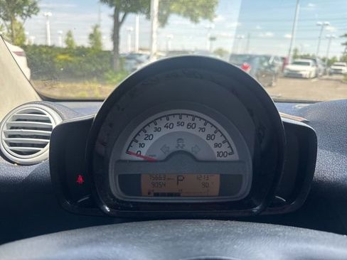 Used 2015 smart fortwo pure RWD image 21