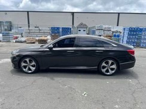 Used 2018 Honda Accord Touring image 8