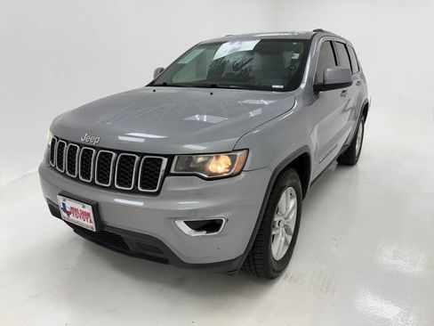 Used 2018 Jeep Grand Cherokee Laredo RWD image 4