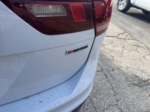 Used 2019 Volkswagen Tiguan SE w/ Panoramic Sunroof Package image 7