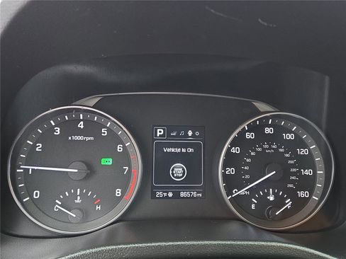 Used 2017 Hyundai Elantra Limited image 4