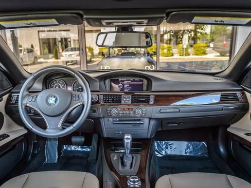 Used 2012 BMW 328i Convertible image 3