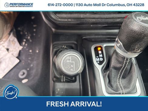 Used 2018 Jeep Wrangler Unlimited Sahara w/ Uconnect 4C Nav & Sound Group image 25