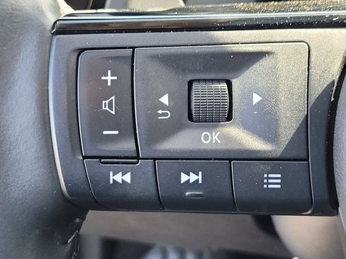 Used 2025 Nissan Pathfinder SL w/ SL Premium Package FWD image 29