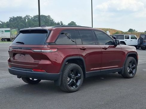 Used 2025 Jeep Grand Cherokee Limited w/ Luxury Tech Group II AWD/4WD image 5