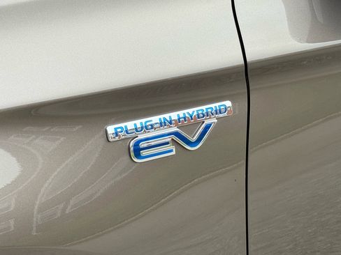 Used 2018 Mitsubishi Outlander SEL image 27