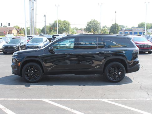 New 2027 Chevrolet Traverse LT w/ Midnight/Sport Edition AWD/4WD image 6